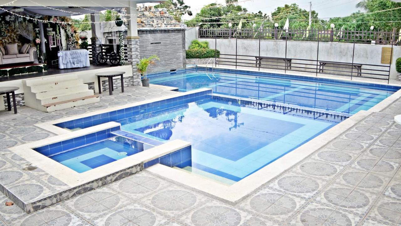 Villa Esmeralda Bryan'S Resort Hotel And Restaurant Palayan City Exterior foto
