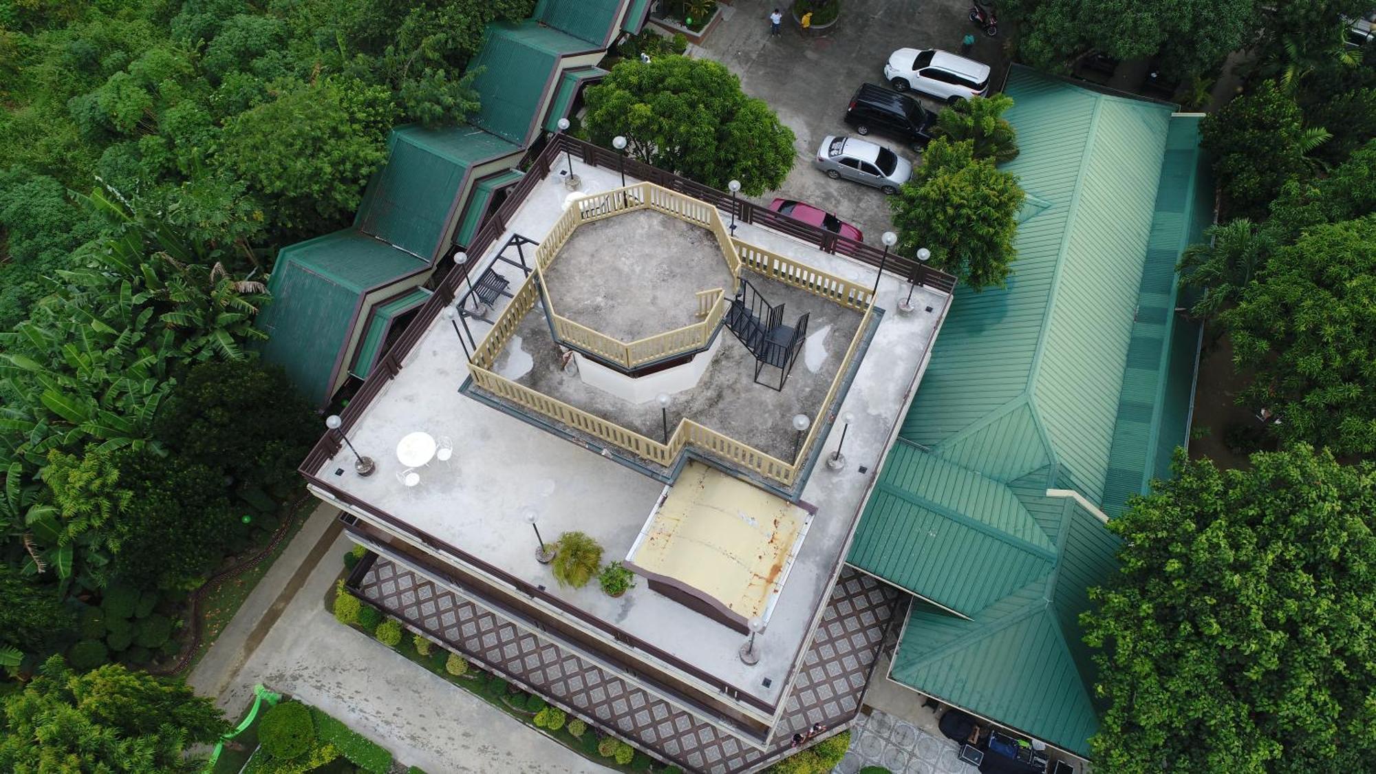 Villa Esmeralda Bryan'S Resort Hotel And Restaurant Palayan City Exterior foto